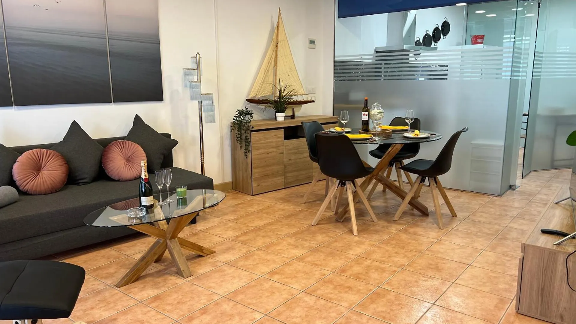 Apartamento Nuria,Centro Del Pueblo,Planta Baja Con Jardin, Aire Acondicionado L' Escala