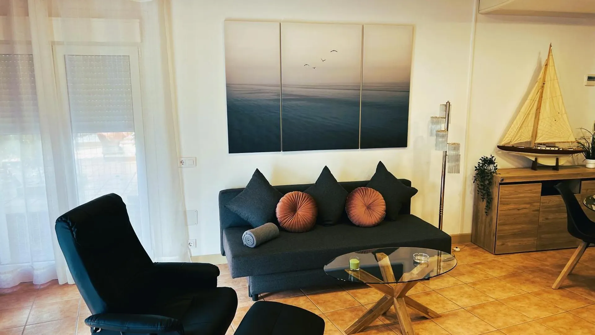Apartamento Nuria,Centro Del Pueblo,Planta Baja Con Jardin, Aire Acondicionado L' Escala 0*,  西班牙