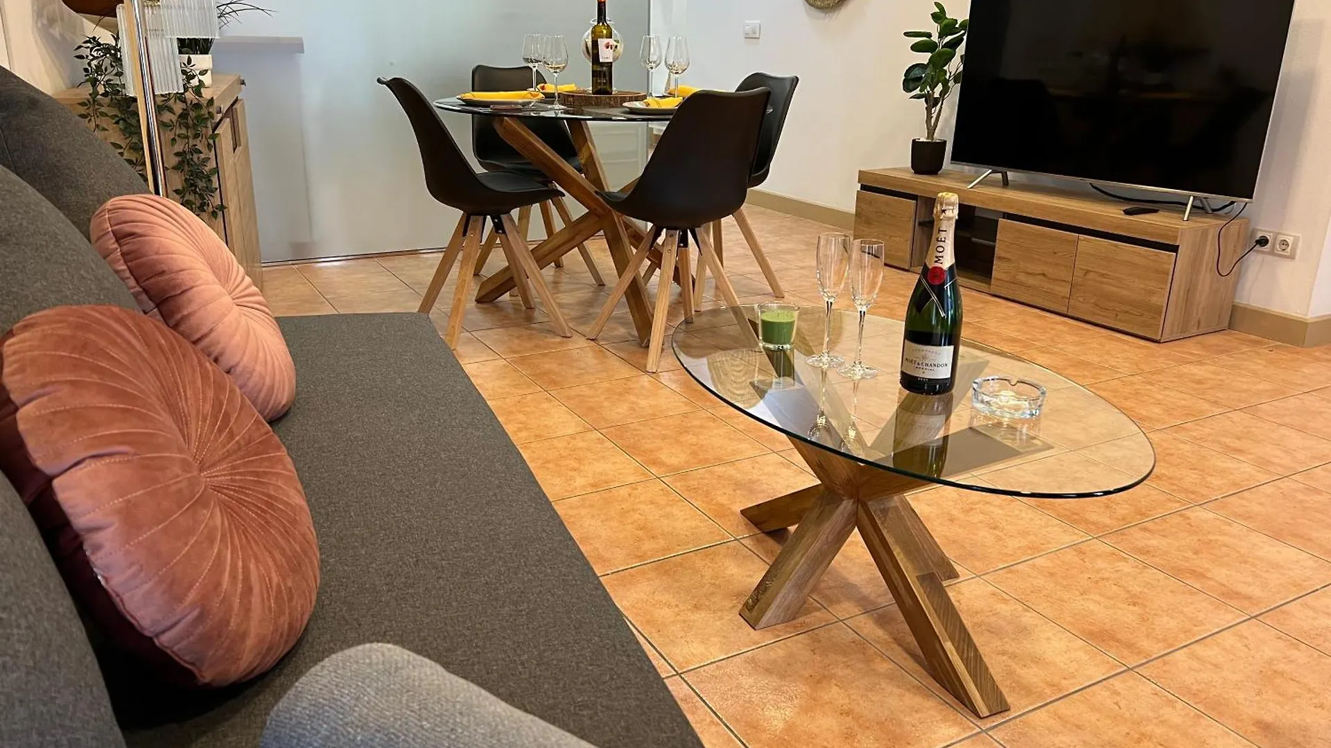 Apartamento Nuria,Centro Del Pueblo,Planta Baja Con Jardin, Aire Acondicionado L' Escala 公寓
