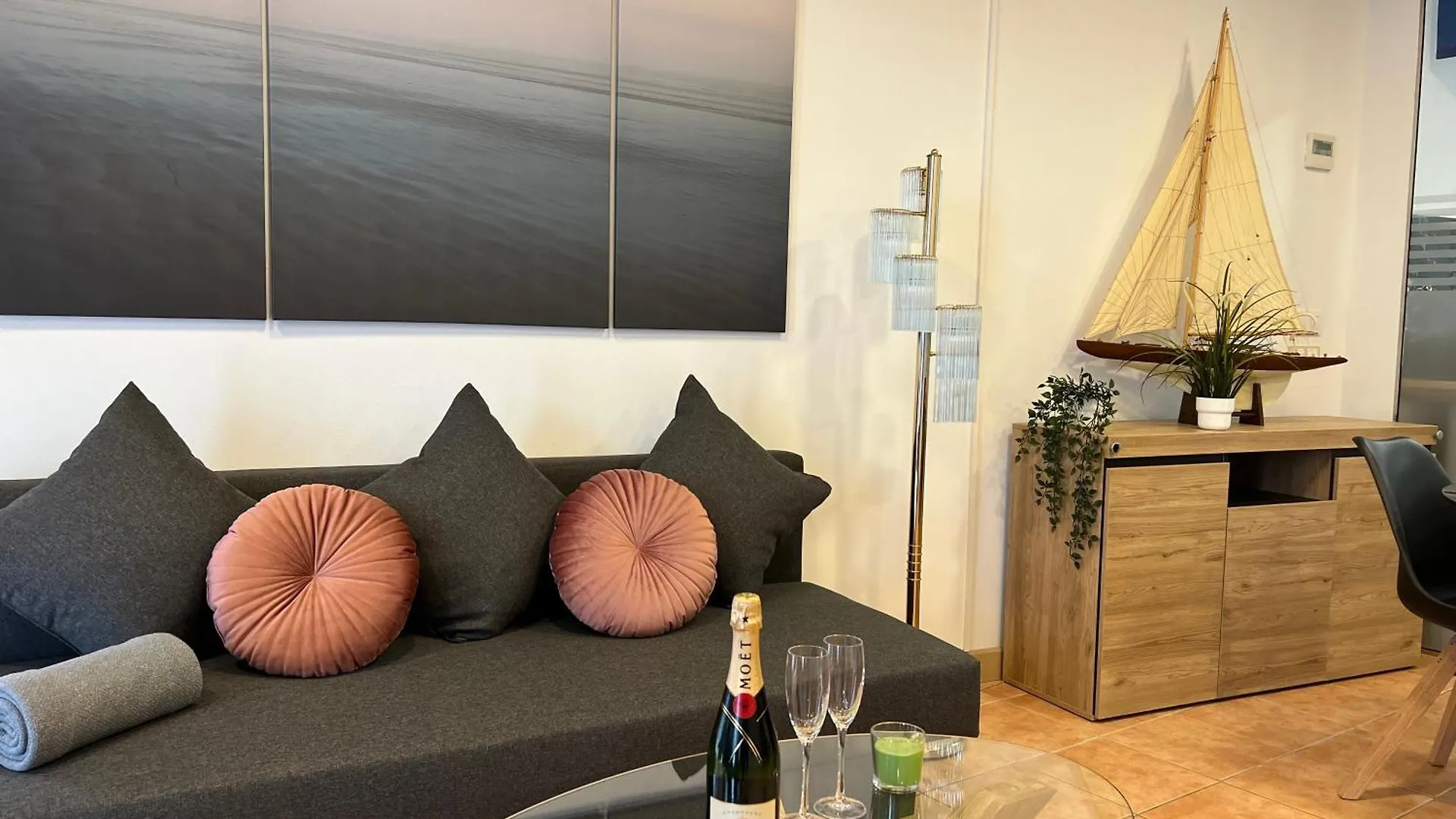 Apartamento Nuria,Centro Del Pueblo,Planta Baja Con Jardin, Aire Acondicionado L' Escala 0*,