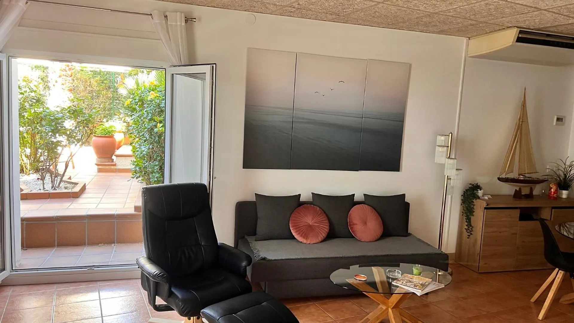 公寓 Apartamento Nuria,Centro Del Pueblo,Planta Baja Con Jardin, Aire Acondicionado L' Escala